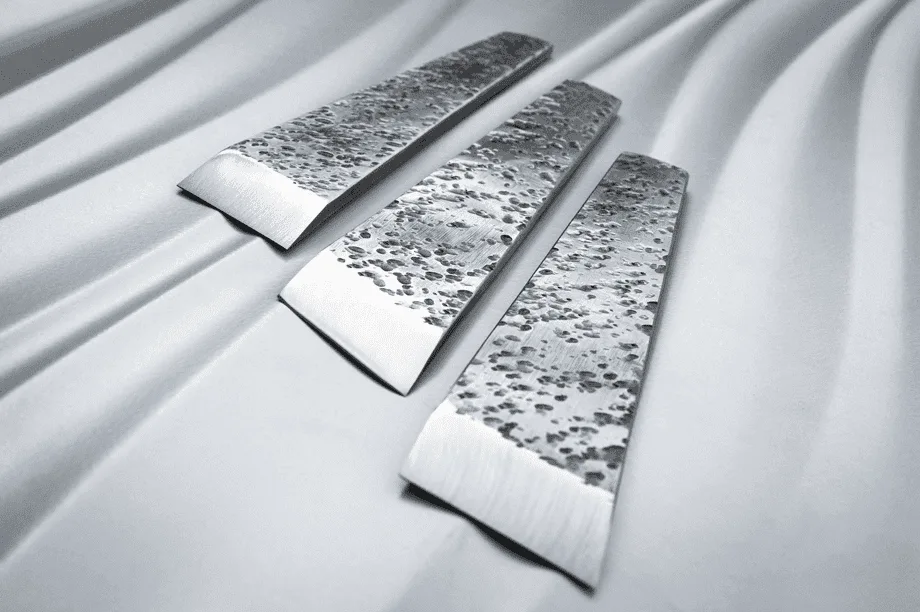 silver blades, white cloth
